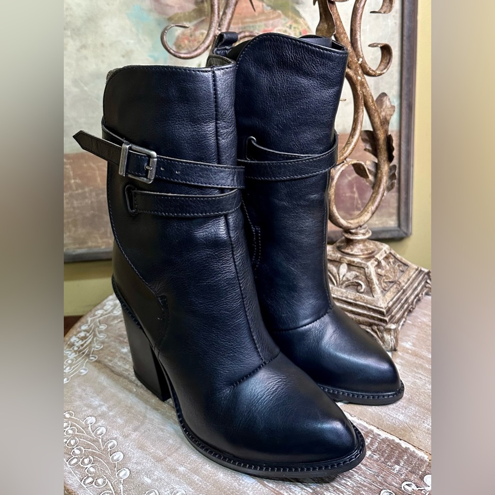 EUC Diesel Miskells “Covent” Tall Ankle Boot w/ Straps and Buckle. Size 38/7.5*